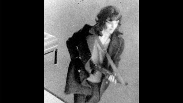 La secuestraron, se enamoró de su captor y terminó en la guerrilla: La historia de la multimillonaria Patty Hearst