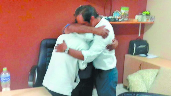 Paola Paz y su novio se encuentran con su padre