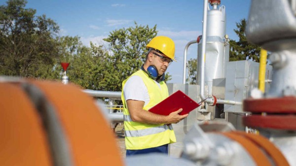 Texas pide a empresas no contratar a inmigrantes sin papeles