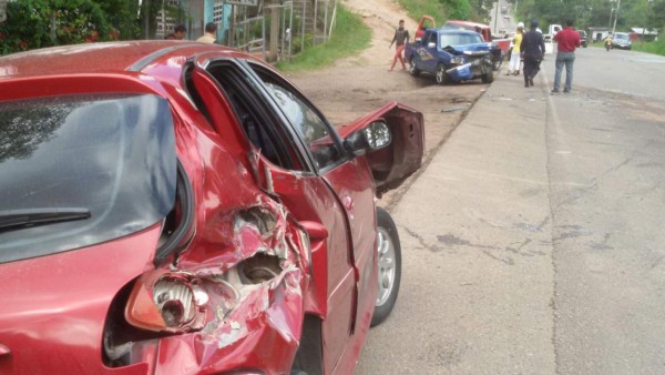 Tres heridos en múltiple colisión en salida a oriente de capital hondureña