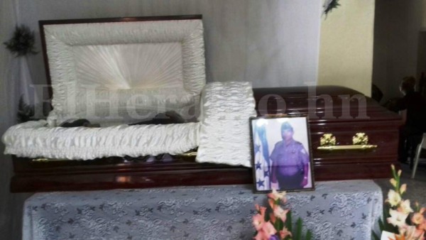 Rinden honores a subdirector de Centro Penal de Támara tras morir violentamente