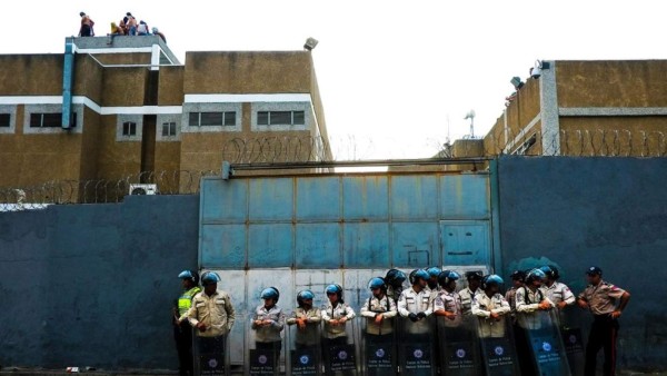 Cinco muertos y unos 30 heridos en ataque con explosivos a cárcel venezolana
