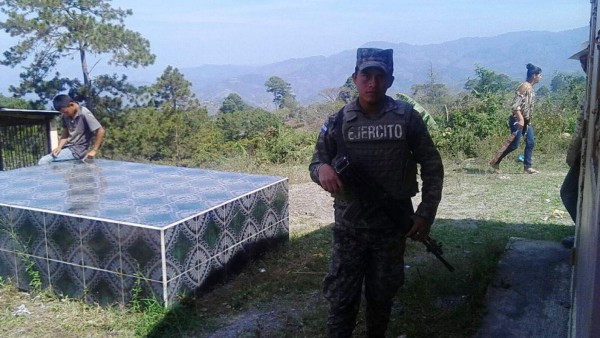 Exhuman cuerpos de víctimas de supuesta banda liderada por alcalde &nbsp;&nbsp;