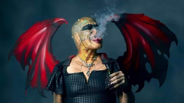 FOTOS: El drástico cambio de un banquero que modificó su cuerpo para 'ser un reptil'   