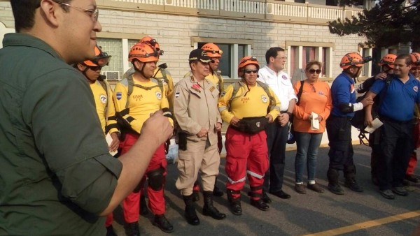 Equipo de rescatistas hondureños regresa de Ecuador