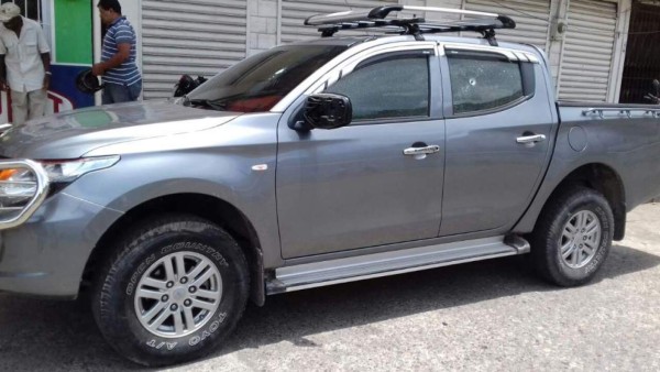 Dentro de su vehículo asesinan a hombre en barrio Potreritos de La Ceiba