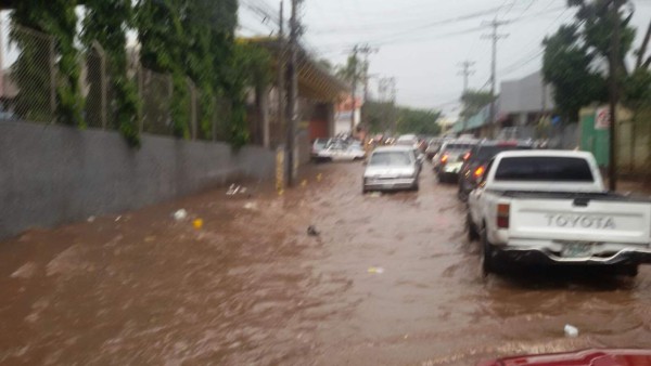 Fuerte tormenta causa estragos en colonias de la capital de Honduras