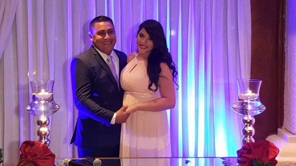 Marvin Fuentes y Carolina Lanza ya son esposos