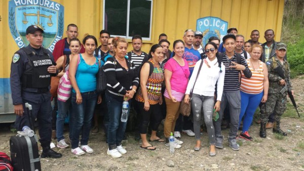 Detienen a 23 cubanos en frontera Honduras-Guatemala