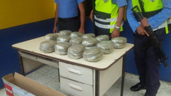 En una caja de televisor llevaba escondida marihuana