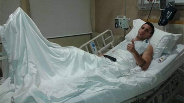 Espeluznante fractura ocasionada por Tévez
