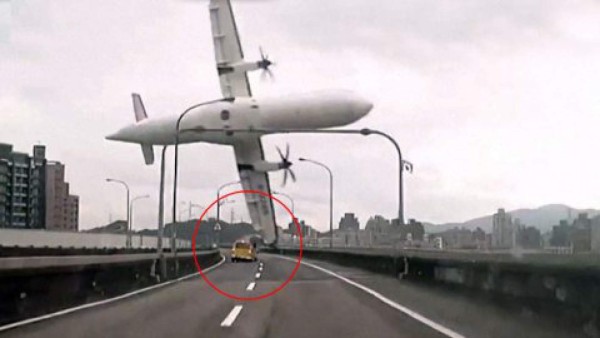 El milagro del avión que se estrelló en Taiwán