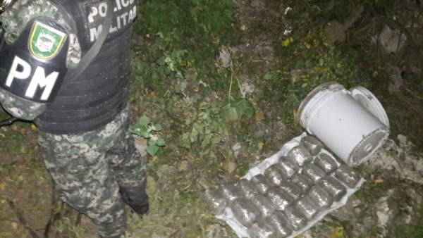 Encuentran balde con droga en colonia El Pedregal