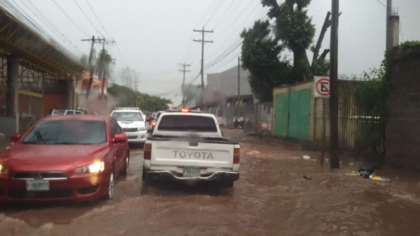 Fuerte tormenta causa estragos en colonias de la capital de Honduras