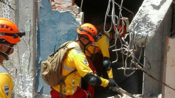 Equipo de rescatistas hondureños regresa de Ecuador