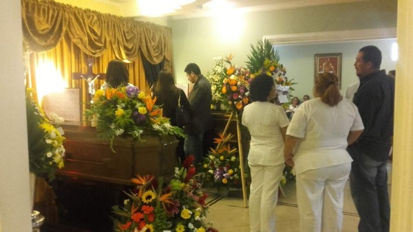 Honduras: Lloran la muerte de médico y su padre asesinados por robarles vehículo