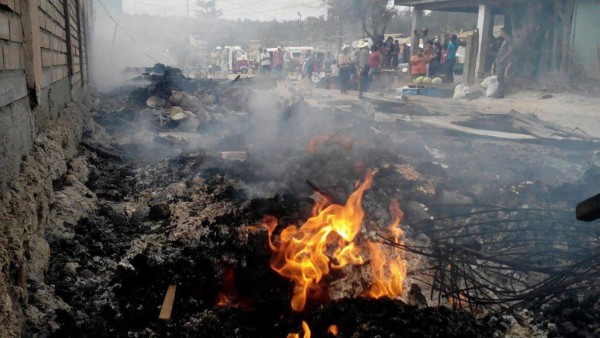 Honduras: Se incendia mercado local de Lepaterique