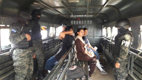 Lo que no se vio durante el traslado de mujeres pandilleras a la cárcel de Támara