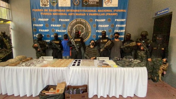 Explosivos, armas, dinero y drogas: decomisos a pandilleros en SPS (FOTOS)