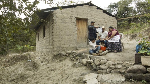 Primera vista a 'un loco verano catracho”