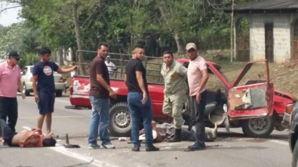 Tres personas heridas tras volcamiento de vehículo