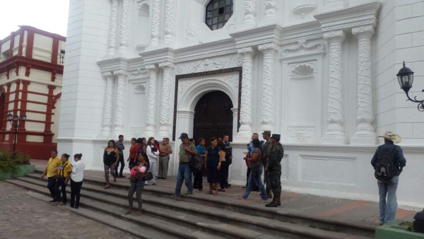 Feligrés muere cuando rezaba en catedral de Santa Rosa de Copán