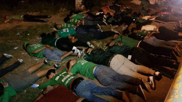 Policía captura a aficionado que se aprestaban a realizar actos vandálicos