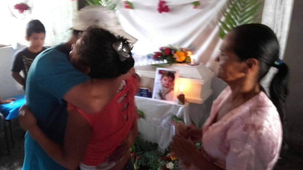 Los bellos recuerdos de un padre que perdió a su bebé en incendio