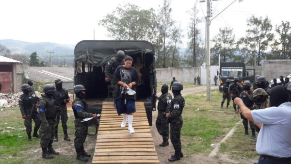 Lo que no se vio durante el traslado de mujeres pandilleras a la cárcel de Támara