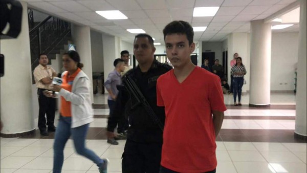 A Támara enviaron a Larry Vargas, el joven que apuñaló a su madre en San Pedro Sula
