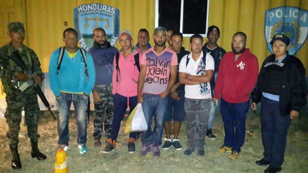 Honduras: Detienen a grupo de 20 cubanos cerca de frontera Agua Caliente