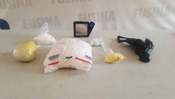 En refrigeradora le encuentra dos kilos de cocaína a una mujer en Danlí