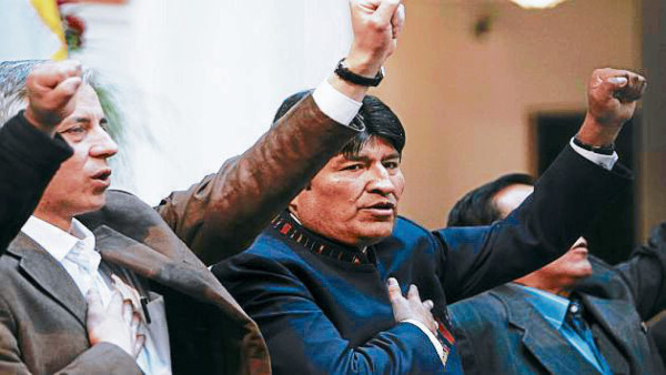 Evo nacionalizó empresa comercializadora de energía en Bolivia