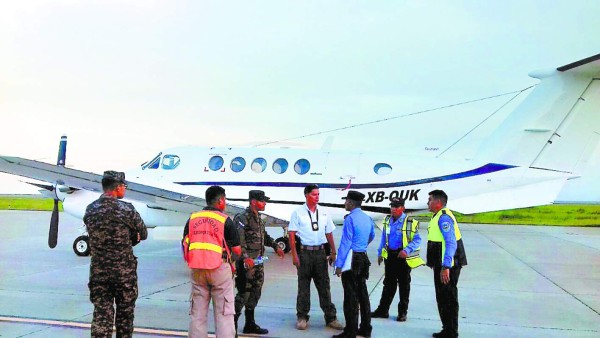 Policía y Ministerio Público investigan vuelo proveniente de México