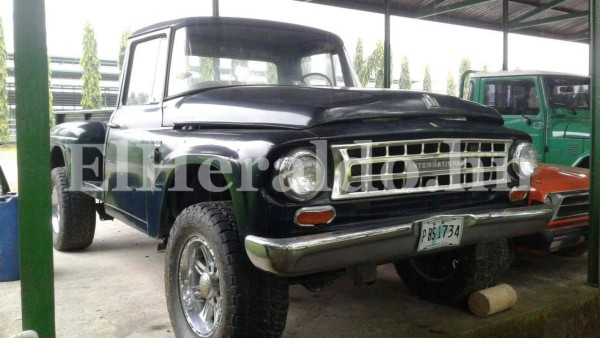 Encuentran autos clásicos y de lujo a narco hondureño preso en Estados Unidos