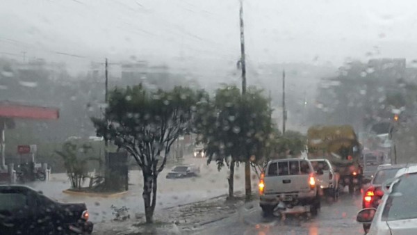 Lluvias dejan graves daños en la capital hondureña