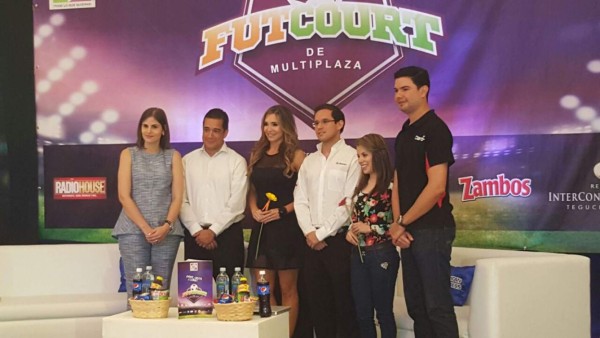 Viva la pasión del fútbol en el 'FutCourt de Multiplaza”