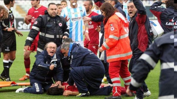 Las diez muertes más impactantes del mundo ocurridas en un campo de fútbol (FOTOS)