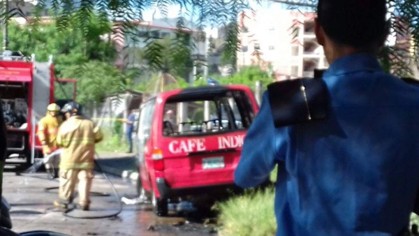 Queman bus de la empresa 'Café el Indio' en residencial Altos de Miraflores