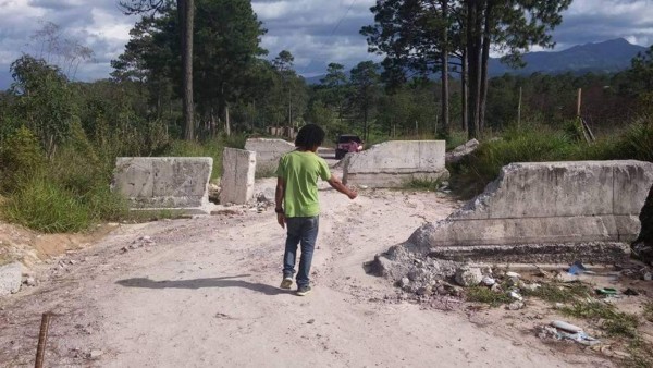 Diputada de Pac denuncia cierre de calle alternativa al pago de peaje