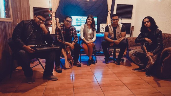 Revolución Total estrena 'Te adoramos”