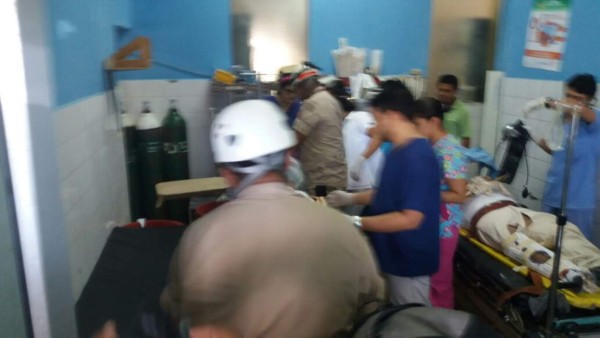 Choque entre furgón y bus deja un muerto y varios extranjeros heridos en zona sur