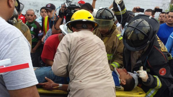 Choloma: Dos personas se salvan de morir en fuerte accidente