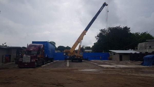 A paso de tortuga marcha la instalación del hospital móvil de Tegucigalpa