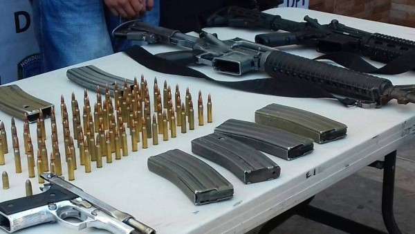 Tegucigalpa: Capturan dos jóvenes con armas de grueso calibre en el sector de La Laguna