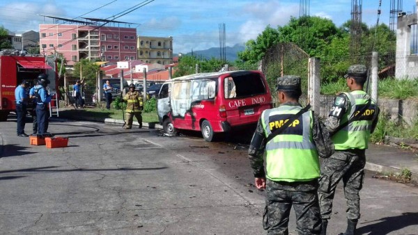 Queman bus de la empresa 'Café el Indio' en residencial Altos de Miraflores