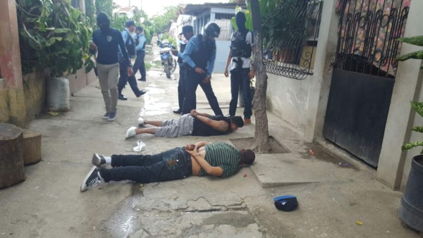 Capturan a dos cabecillas de la pandilla 18 en el sector Chamelecón de San Pedro Sula