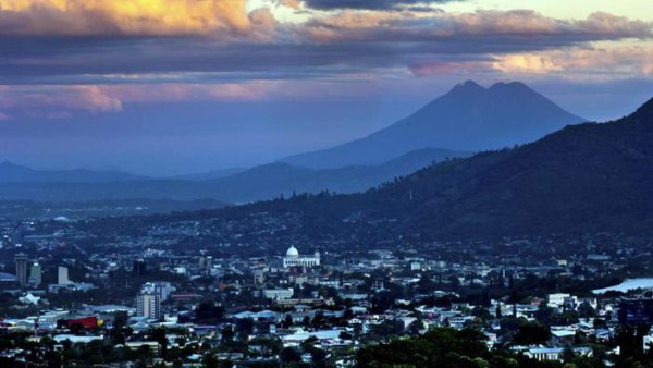 El Salvador se prepara para otro sismo como el de 30 años atrás
