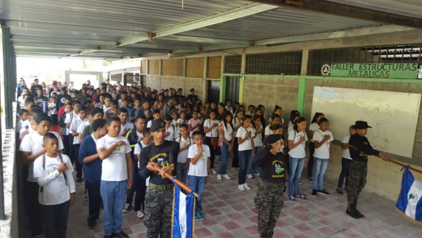 Pequeños entregados al servicio de la Patria y el auxilio de los capitalinos