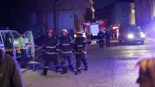 Gobierno de Rumania renuncia debido a crisis por incendio de discoteca